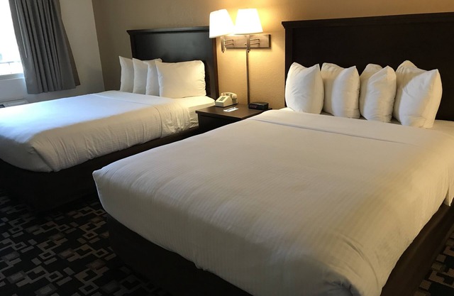 MorningGlory Inn & Suites