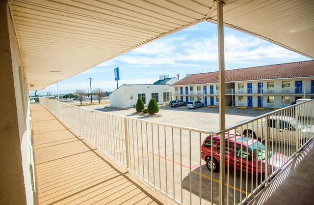 Motel 6 Corsicana, TX