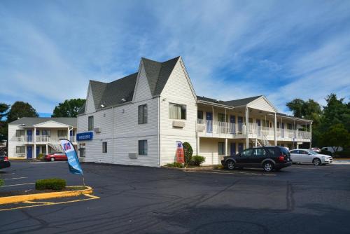 Motel 6-Southington, CT - Hartford