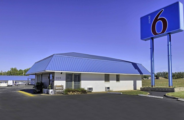 Motel 6 Sullivan, MO
