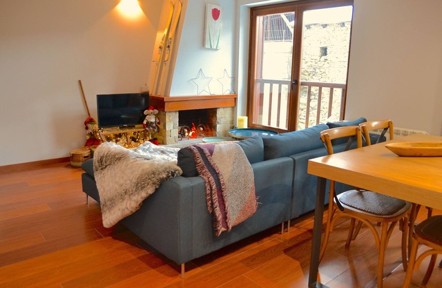 Mountain apartment with fireplace