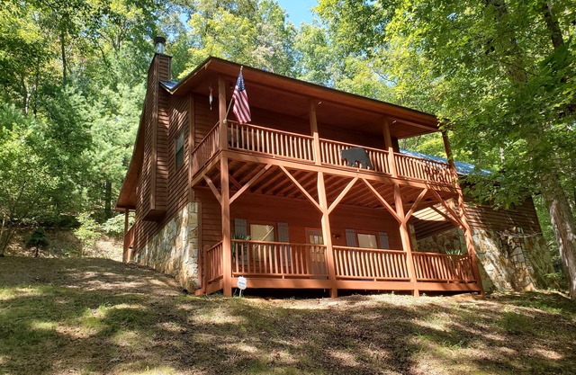 Mountain Creek Retreat - 5 minutes from Downtown Murphy - Secluded