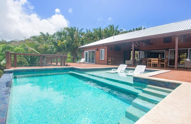 Mountain House in Palmetto Bay with private pool