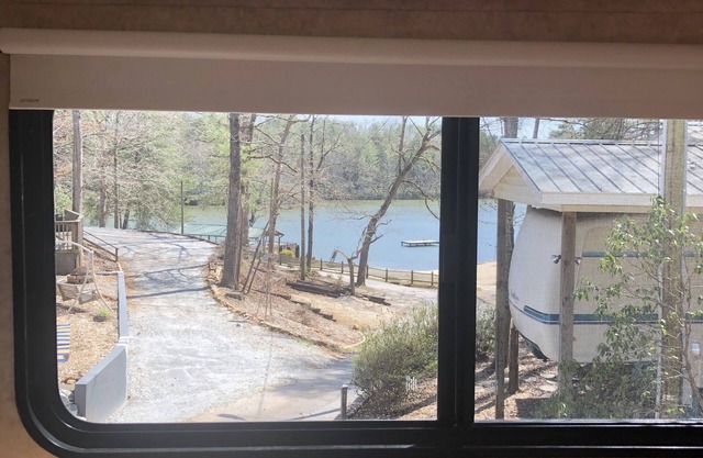 Mountain/Lake Retreat RV Pet Friendly