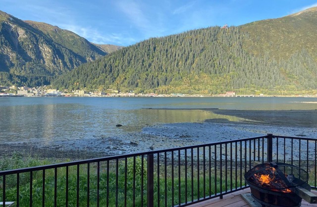 Mountain N' Shores Chalet