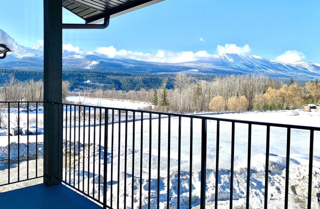 Mountain/Riverside Suite With Surreal Views