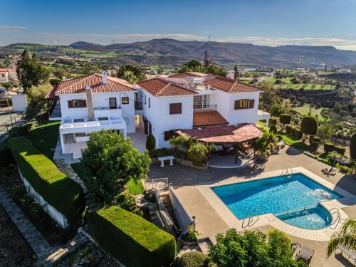 Mountain view 6 bed mansion with Private Padel Court, Pool & Gym