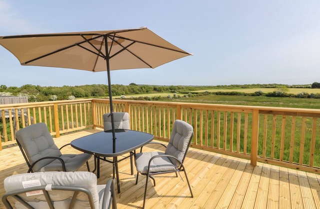 MOUNTAIN VIEW LODGE 2, pet friendly, with a garden in Valley