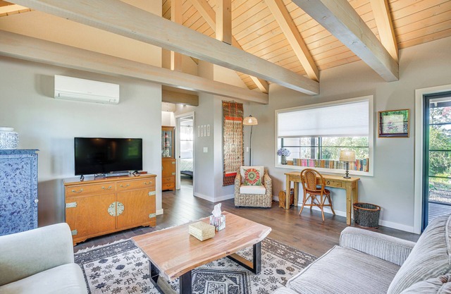 Mountain Views: Peaceful Eugene Country Cottage!
