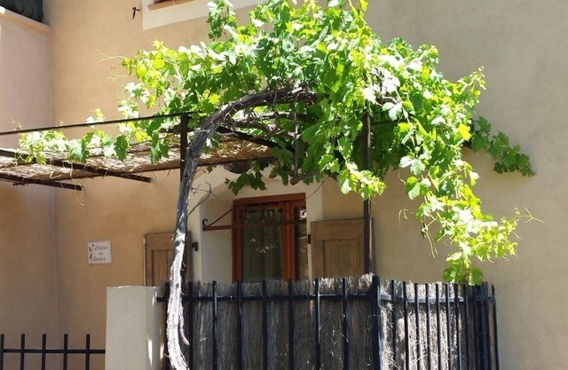 MOUSTIERS-STE-MARIE 3 * VILLAGE HOUSE WITH TERRACE AND GARAGE