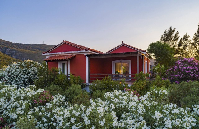 MOUZAKIS VILLA (RED VILLA)