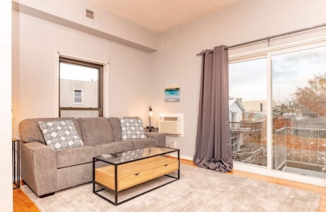 Mt. Adams 1BR Great Location! Steps from Monastery