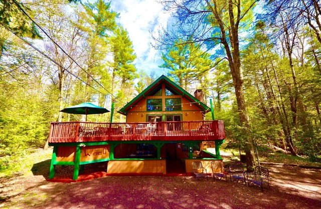 ⛰⛵️⛱Mt. Maplewood Lodge❤️Seasonal Specials ☆Poconos☆Cabin☆Hot⛷Tub☆Game Room☆