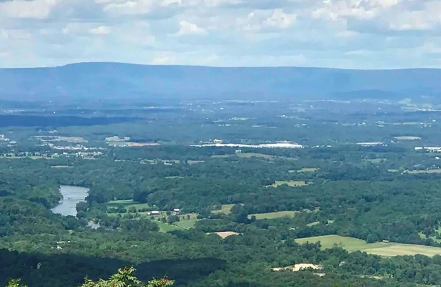 Mt top Cabin/Hot Tub/breathtaking views