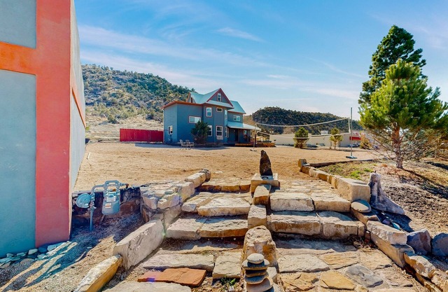 Mtn-view aparthotel with kitchen, patio, grill