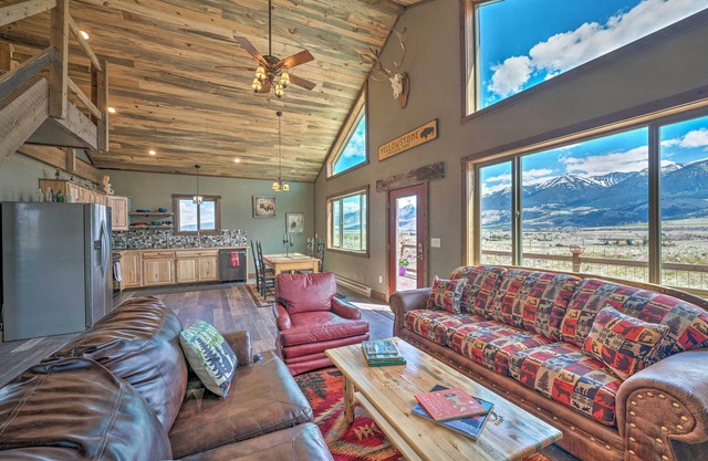 Mtn-View Cabin 40 Mi to Yellowstone Ntl Park!