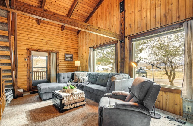 Mtn-View Cabin w/Horse Pasture in Koosharem