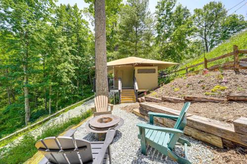 Mtn-View Deck Scenic Glamping Getaway Near Boone!