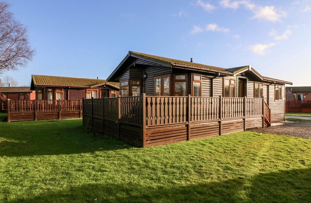 MULBERRY, pet friendly, with pool in South Lakeland Leisure Village