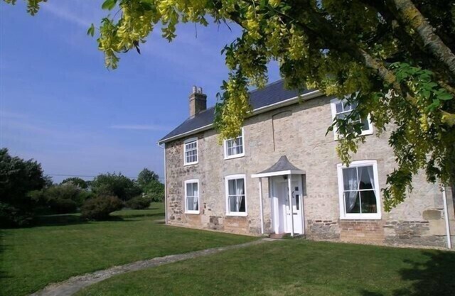 Multi-award winning Georgian Farmhouse, village location, short walk to beach