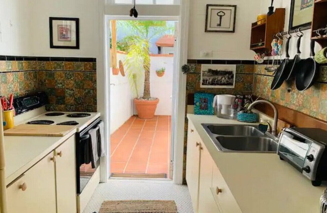 Multi-unit beachside complex for up to 15 guests!