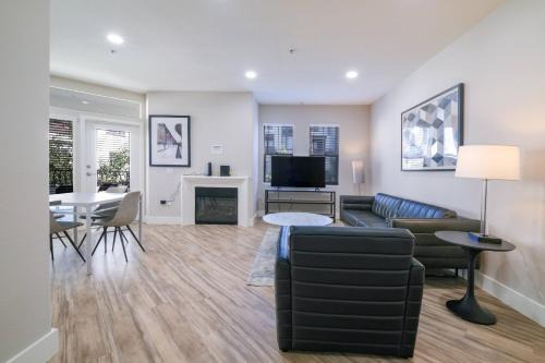 Multiple Miracle Mile Apartments Hub
