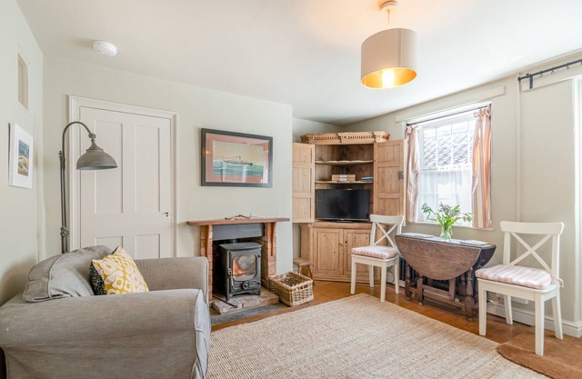 Muriel Cottage - One Bedroom House, Sleeps 2