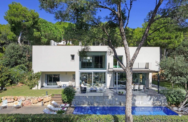 My Rental Homes | Villa Luminosa with private pool and garden