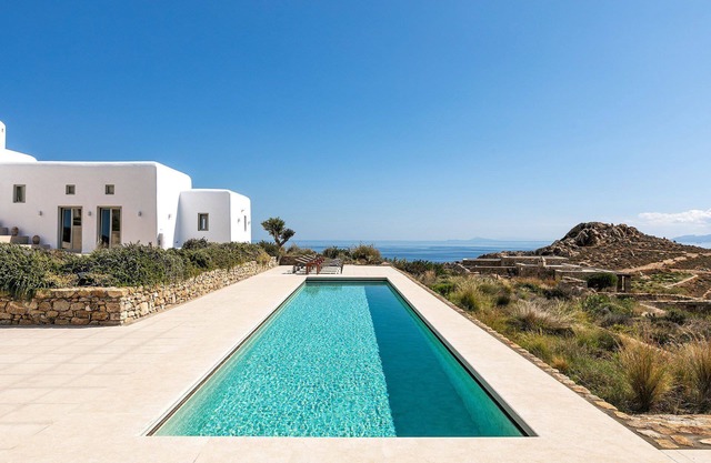 My Rental Homes - Villa Virgil with heated pool, Jacuzzi, basketball court and gym