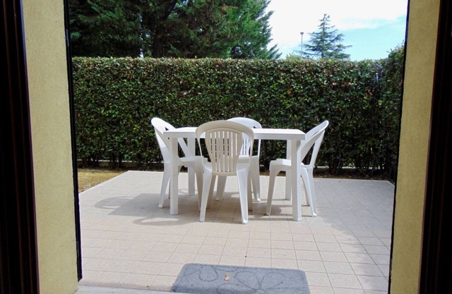 N243 - Numana, three-room apartment in residence with swimming pool