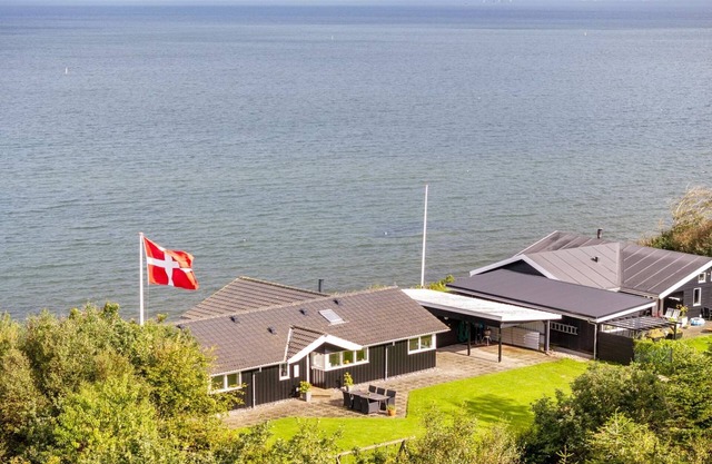 "Næwe" - 10m to the inlet by Interhome