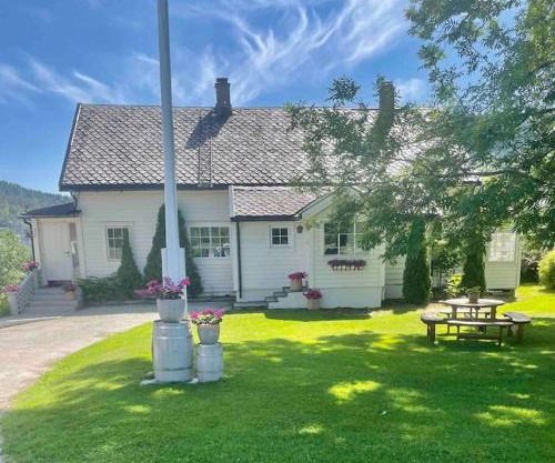 Nakkentunet - familievennlig hus på gårdstun.
