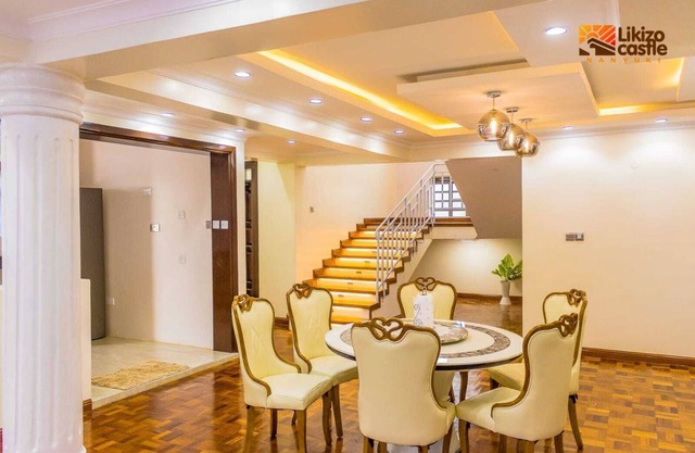 Nanyuki Likizo Castle/5 bedroom/All ensuit/MtnKenya/Olpejeta/Camping/Hiking