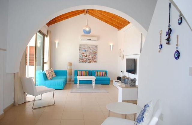 Narcissos Villa Thekla