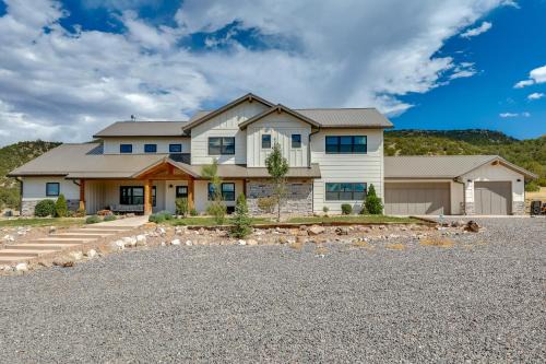Natl Forest Access and Mtn Views Family Eagar Home