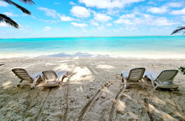 Natura Lagoon Bungalow 1 - a 2BM bungalow on the beach at Titikaveka, Rarotonga!