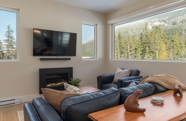 ❄︎Nature's Nook❄︎ | 2 BR Newly Built | AC & Private Garage | WedgeWoods