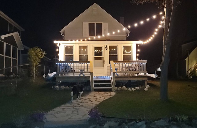 Nautical Nic's Cozy Lakefront Cottage