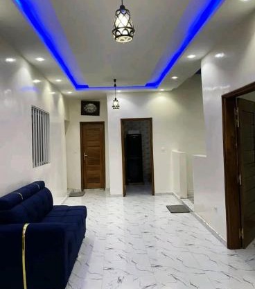 ndiare ndiaye 2 chambres , salon , cour et garage villa