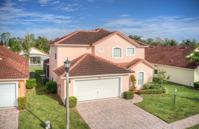 Near Disney World, private home with swimming pool!