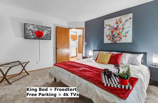 Near Froedtert - King Bed - Fast WiFi - Underground Parking