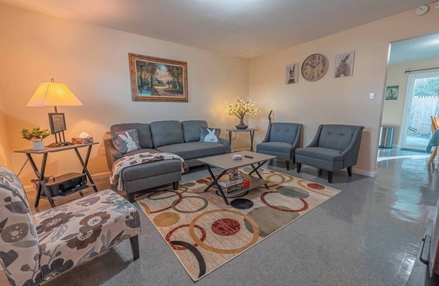 Near Hiking & Water Parks!*Wi-Fi*Fireplace*Patio*