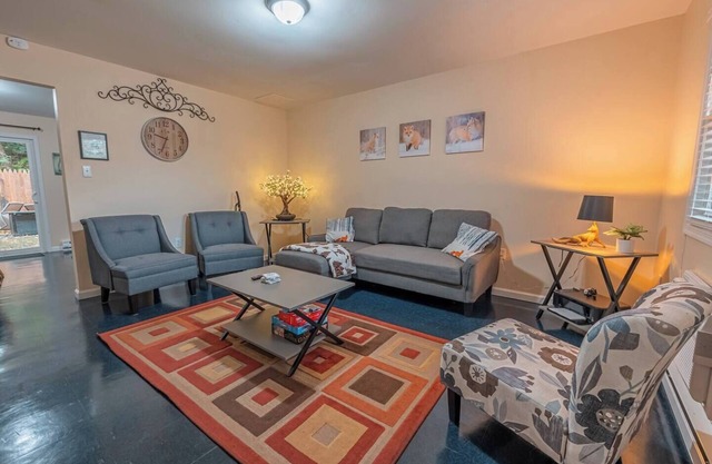 Near Hiking & Water Parks!*Wi-Fi*Fireplace*Patio*