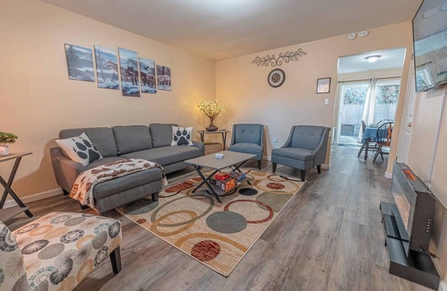 Near Hiking & Water Parks!*Wi-Fi*Fireplace*Patio*