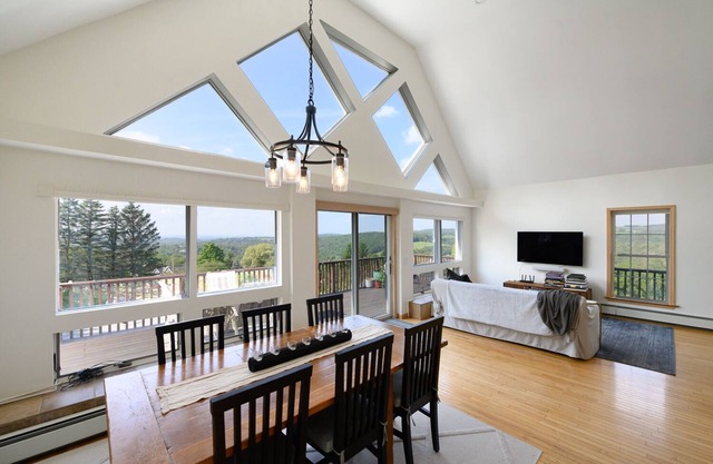 Near Hudson - Gorgeous Sunsets + Catskill Mountain Views