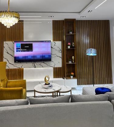 Near Lakowe Golf and Lekki FTZ Minutes From Awoyaya with Constant Power, Wi-Fi, Gym by Crystal Stays