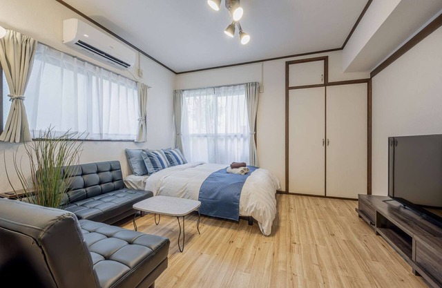 Near Shibuya station! One stop (2 minutes) by train, 8 minutes walk to Ikejiri-Ohashi Station!