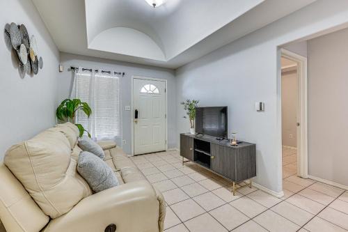 Near UTRGV and State Park Cozy Mission Unit