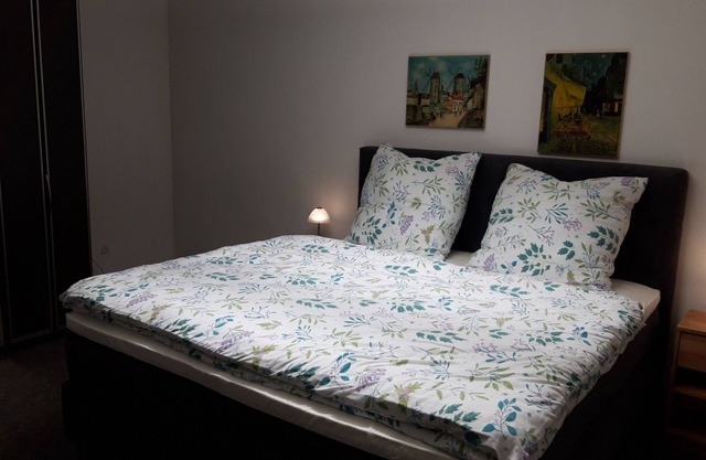 Neue Ferienwohnung mit Liegewiese und Stellplatz Direkt am Mainradweg