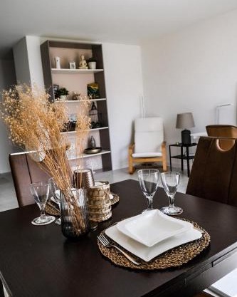 Neue moderne Wohnung,74qm,Balkon,Kingsize Boxspringbett